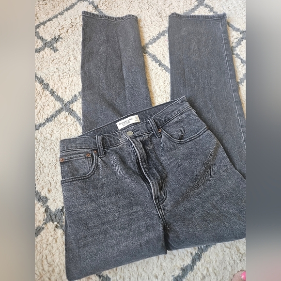 Abercrombie and Fitch 90's straight ultra high rise size 27 or 4 - Picture 1 of 5